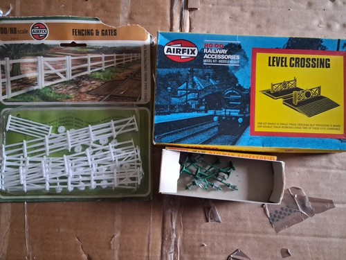 Airfix level crossing model - airfix,