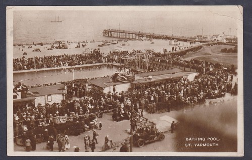 Yarmouth pier bathing - gt,