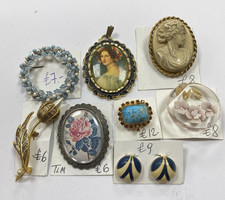 lot vintage jewellery brooches pendant cameo TLM damascene lucite  collectable