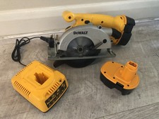 DeWalt DW935 Cordless 14.4V Circular Rip Saw 2 New Batteries New Blade +Charger