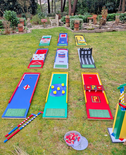 Hole crazy golf course with - 9,