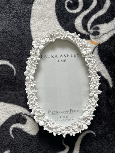 Laura ashley floral edged - laura,