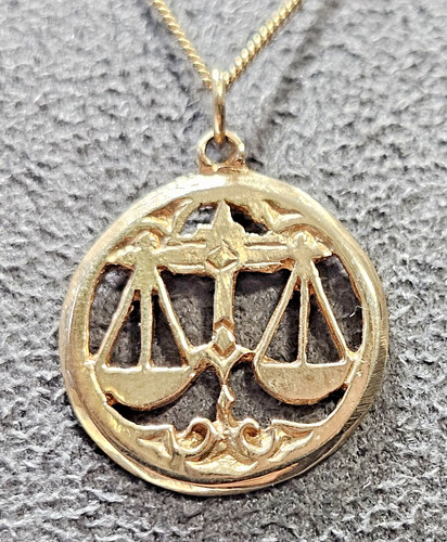 9ct yellow gold zodiac libra - 9ct,