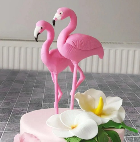 Bright pink flamingo cake - 1,