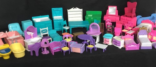 Vintage dolls house - dolls, furniture