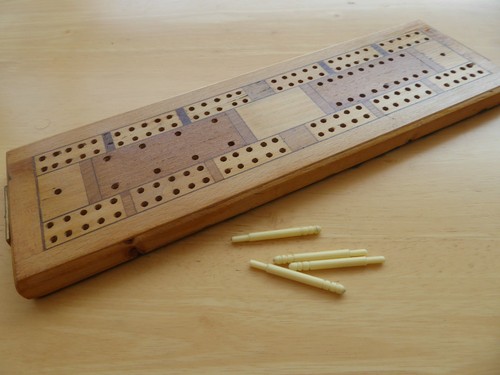 Vintage wooden cribbage board - vintage,