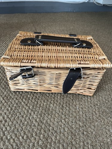 Small vintage style wicker - small,