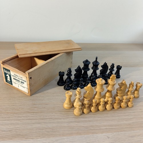 Vintage fine boxwood chess set - vintage,