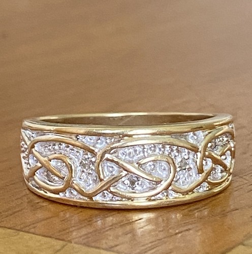 Gents 9ct gold diamond - &,