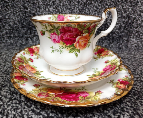 Royal albert old - old, roses
