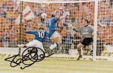 Modern HAND SIGNED 6x4 Photo 