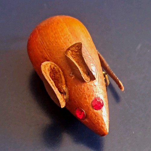 Wooden mouse brooch minature - mouse,