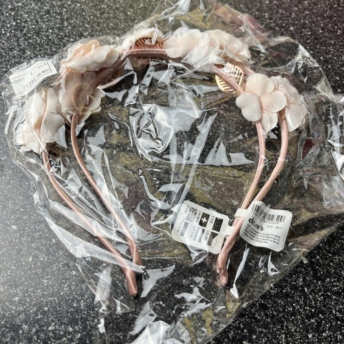 Pack fascinator by - 2,