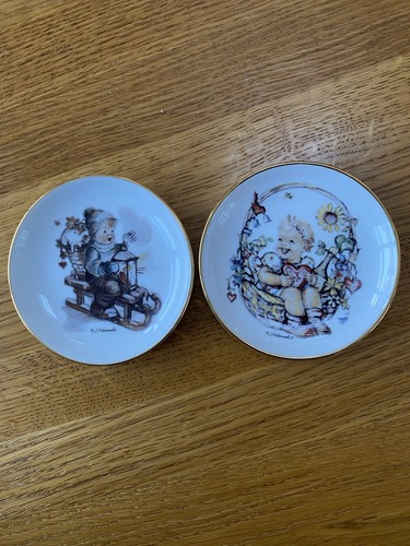 Two hummel 9cm plates - mj,