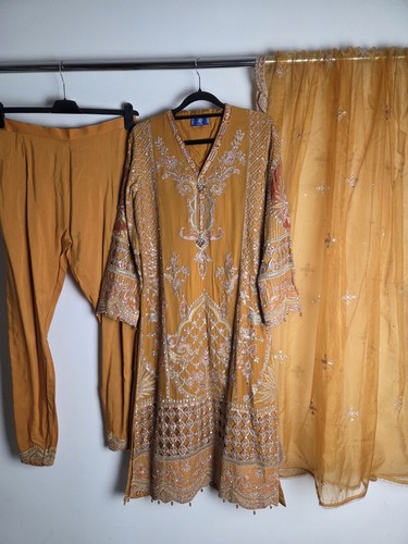 Rafia fancy 3 - £66, piece