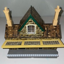 Hornby OO Gauge R502 Station