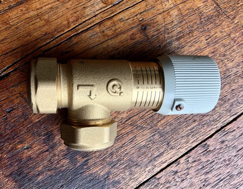 Water pressure regulator - water,