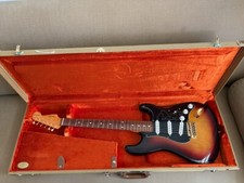 Fender Stevie Ray Vaughan Stratocaster  SRV - 3-Colour Sunburst  & Tweed Case
