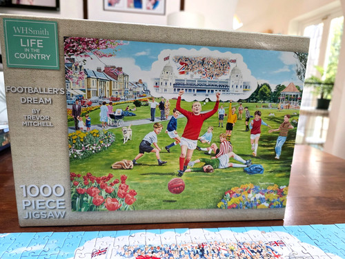 Whsmith 1000 piece puzzle - piece,
