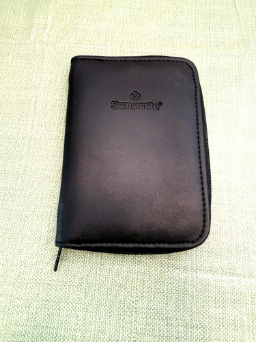 New samsonite black zip - ,