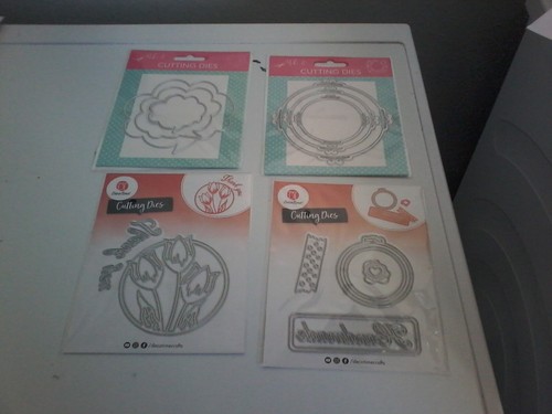 Cutting dies for - cutting,
