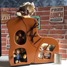 Merrythought Cheeky Old Women Who Lived In A Shoe, 6 X Bears & Boot Display.