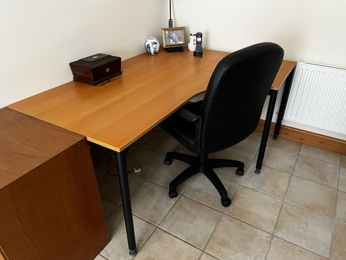Corner desk - corner,