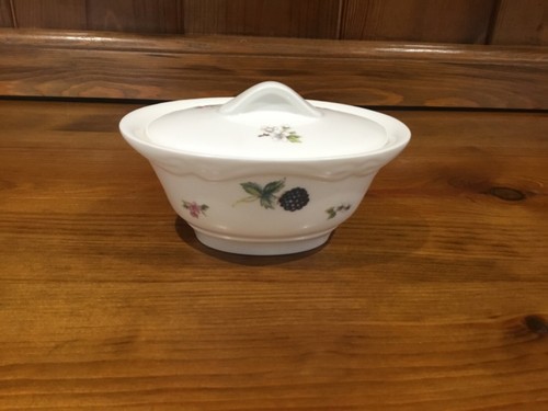 Wedgwood metallised dish with - dish,