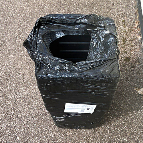 Black plastic garden - black,