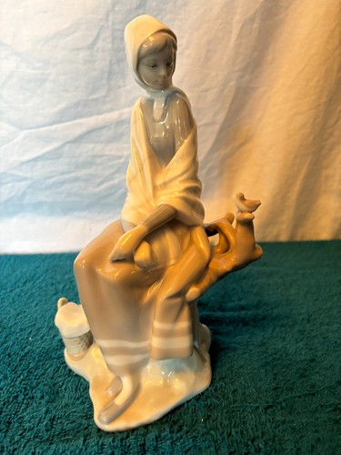 Lladro figurine 4576 girl with - lladro,