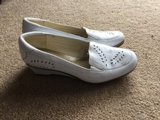 K Wide Fit White/gold Mid Wedge Ladies Shoes UK 4 Slight Defect  To Inside