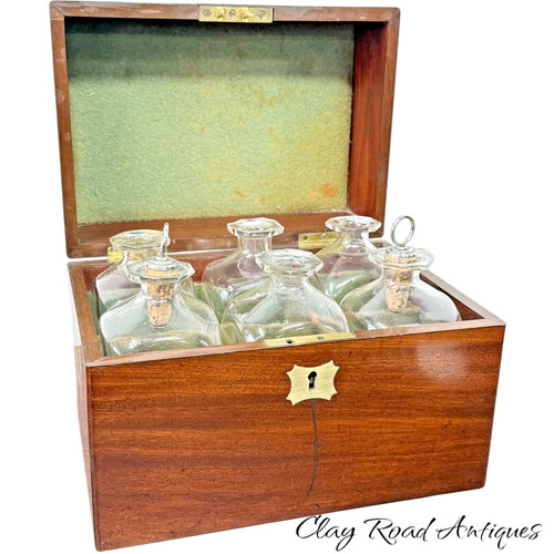 Antique mahogany liquor box - ,