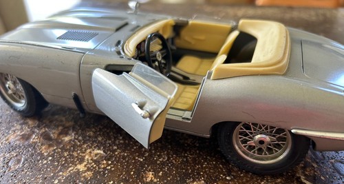 Collectable bburago scale - collectable,