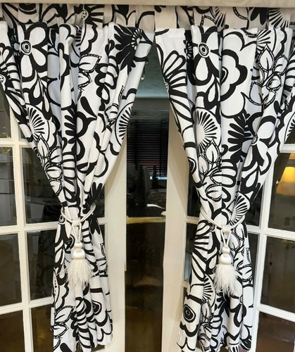 White black monochrome - white,