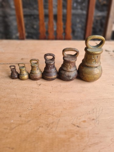 Old brass weighs for - weighs,