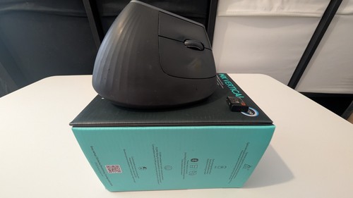 Logitech vertical mouse - vertical,