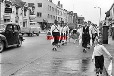 PHOTO  1965 MORRIS DANCERS PARADE THROUGH SHOREHAM MEMBERS OF THE CHANCTONBURY M