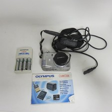 Olympus Camedia C-750 with Handbook and Rechargeable Battery Charger Preloved