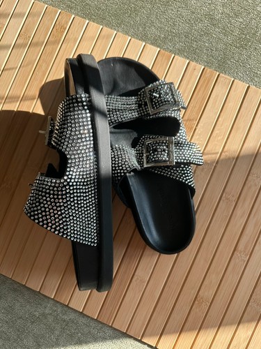 Russell bromley locate - &,
