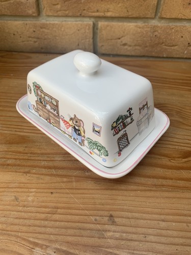House mouse wade for - by,