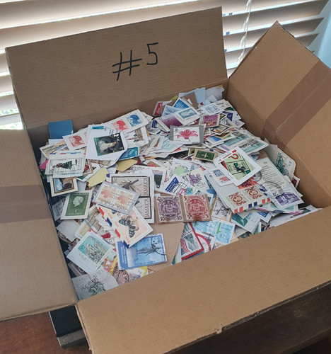 9kg box world wide stamps - box,