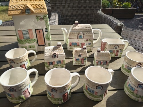 Title vintage kitsch cottage - title:,
