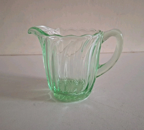 Green ribbed glass jug star - ribbed,