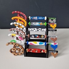 Disney Store Key Display Stand Holder - Holds 6 Collectible Keys