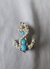 vintage-style anchor brooch