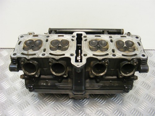 Suzuki 600 cylinder head - suzuki,