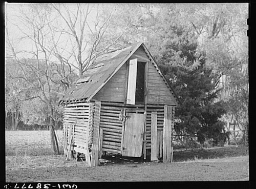 Photo log cabin shed 1930s - cabin,