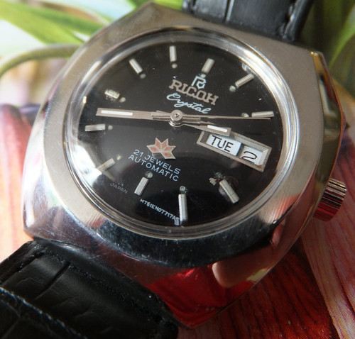 Gloss black dial - black, 37mm