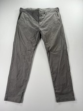 LEVI’S TAPER CHINO Trousers
