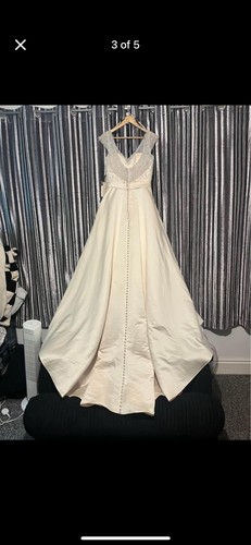 Brand new wedding dress - new,